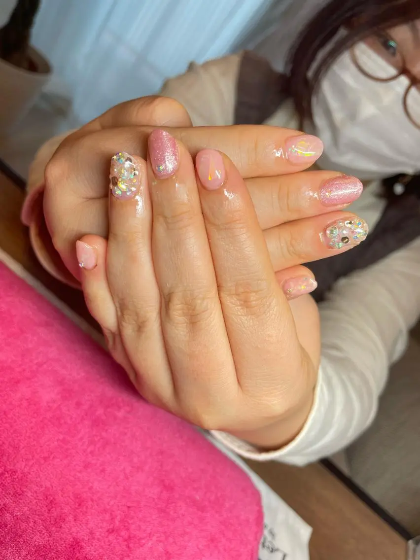 ネイル オーロラネイル キラキラネイル 春ネイル ストーンネイル Nail salon Ariettyのネイルデザイン