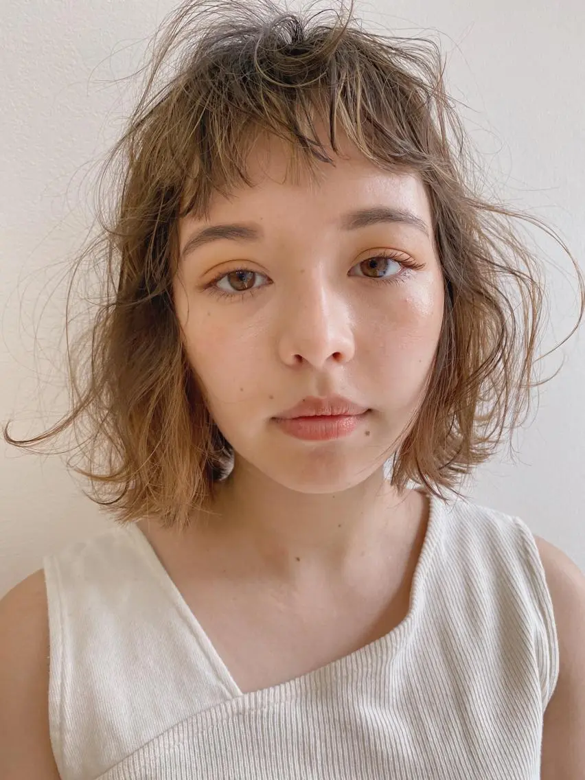 ショート カラー 顔周りレイヤーカット ブリーチminamiのヘアスタイル