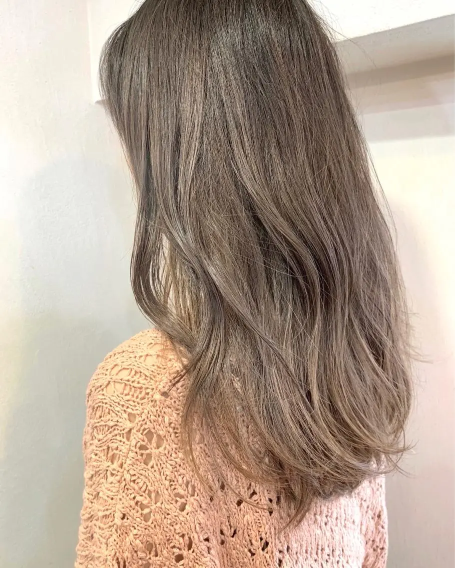 カラー レイヤーカット、 大人可愛い　中村美羅のヘアスタイル