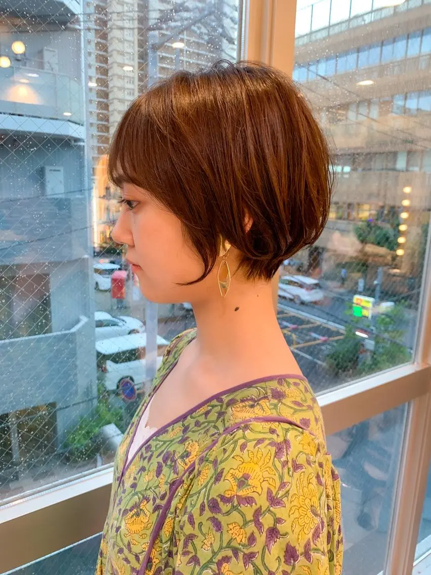 ショート 切りっぱなしボブ ショートボブ ハンサムショート 丸みショート ボブ Lond enikaのヘアスタイル