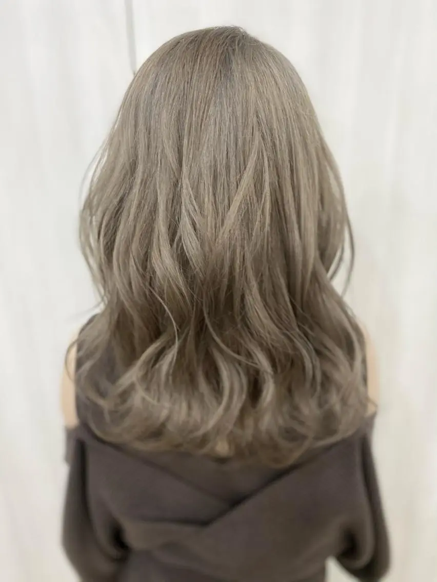 セミロング カラー ヘアアレンジ グレージュ 松井 敬太郎のヘアスタイル