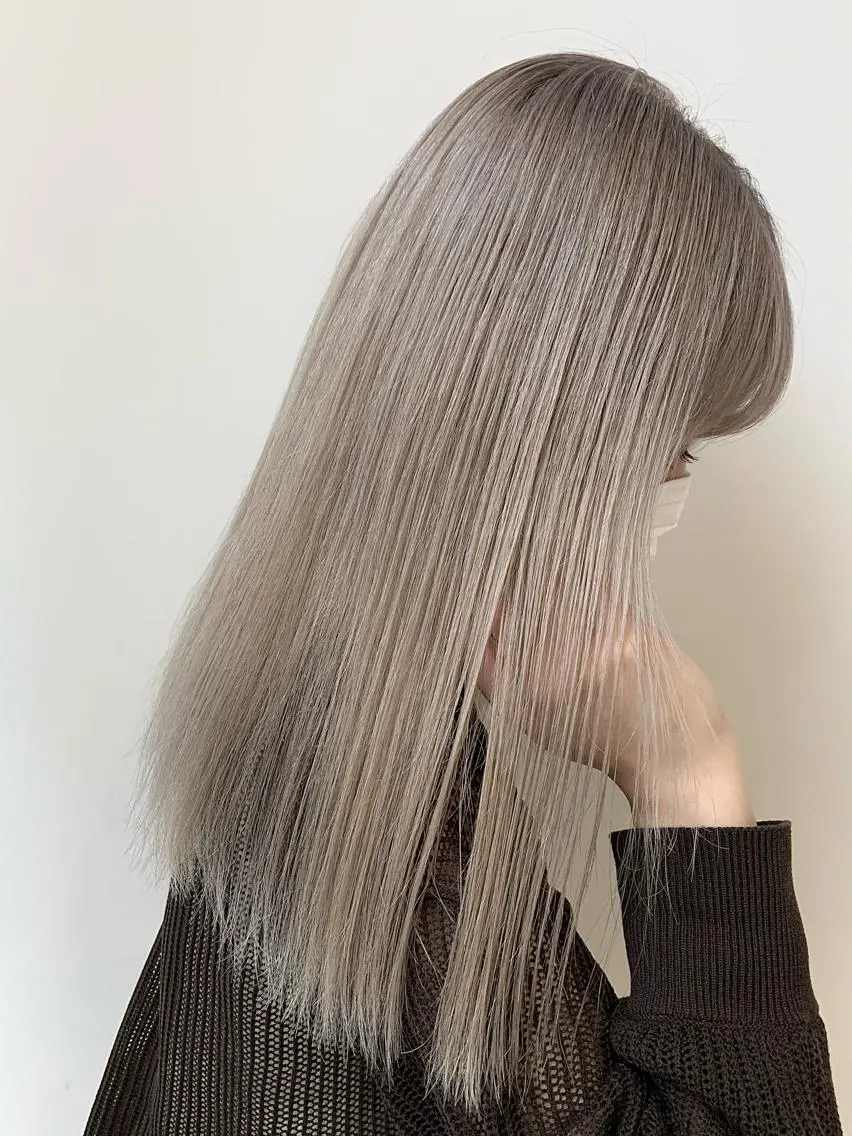 セミロング カラー ヘアアレンジ 切りっぱなしボブ バレイヤージュ 黒髪 グラデーションカラー ハイライトカラー 阿部 圭悟のヘアスタイル