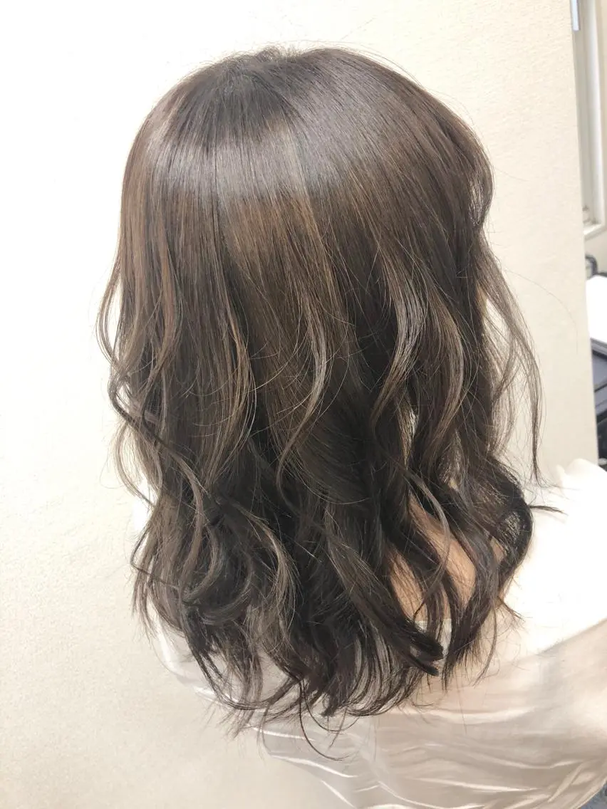 ミディアム カラー SHIORI💜口コ ミNo.1艶カラーのヘアスタイル