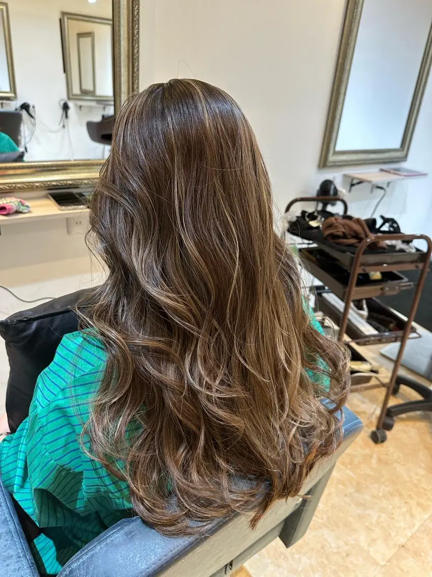 ロング ハイライト 髪質改善ayame 横山諒のヘアスタイル