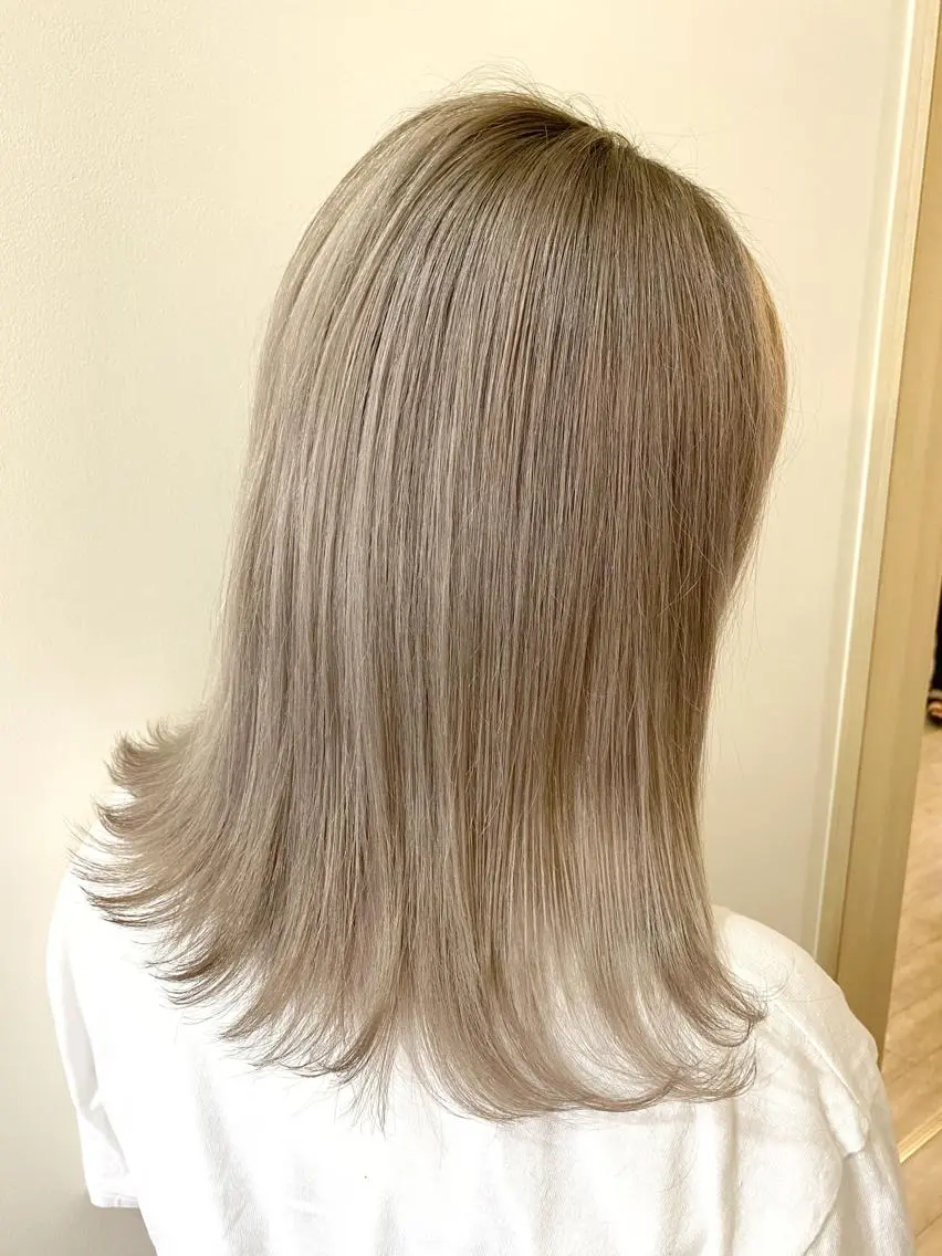 ミディアム カラー ヘアカラー トリートメント 服部 樹季のヘアスタイル