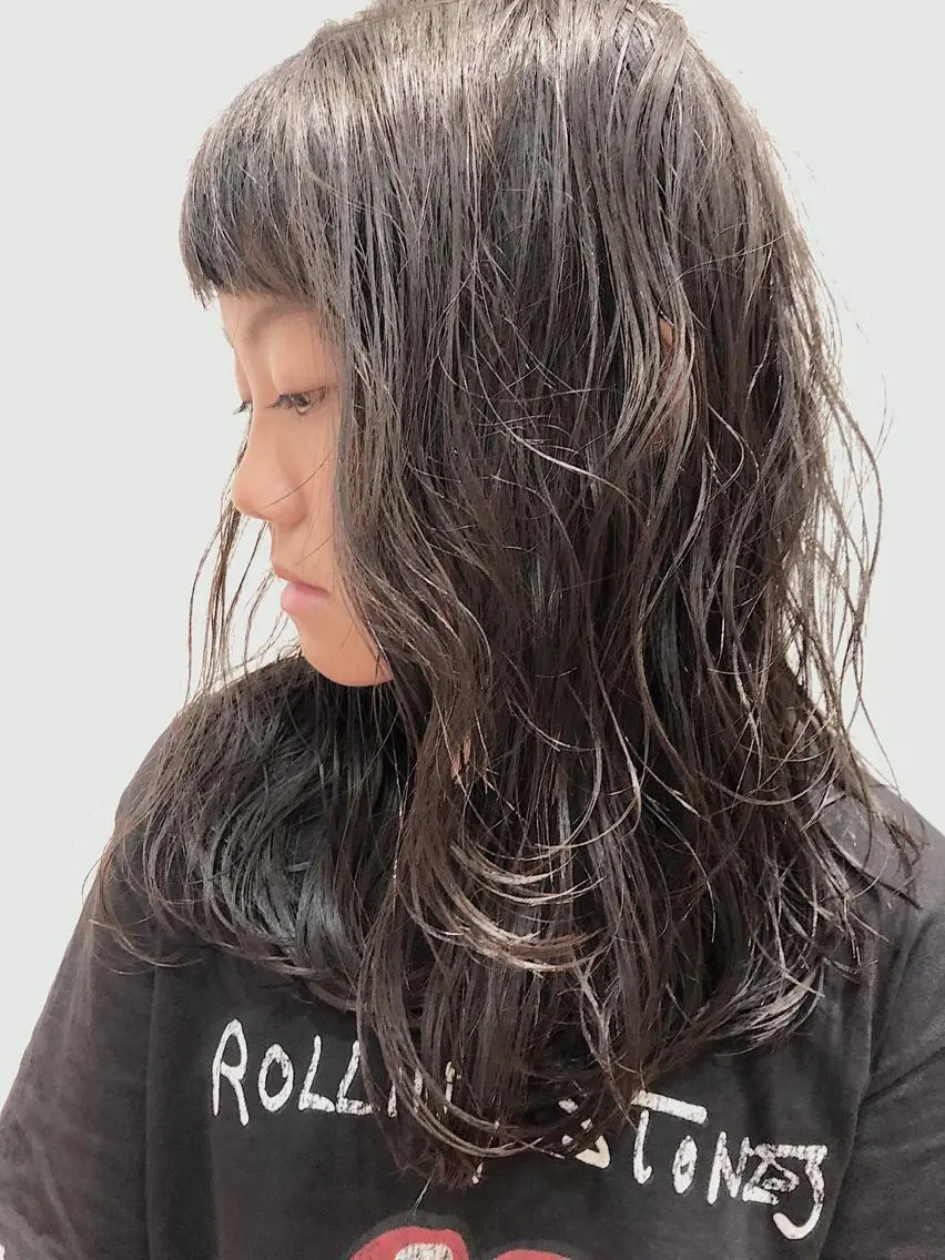 セミロング カラー アッシュ レイヤーカット ローレイヤー カット ヘアカラー トリートメント ヘアセット 360°キレイな ショートカットのヘアスタイル