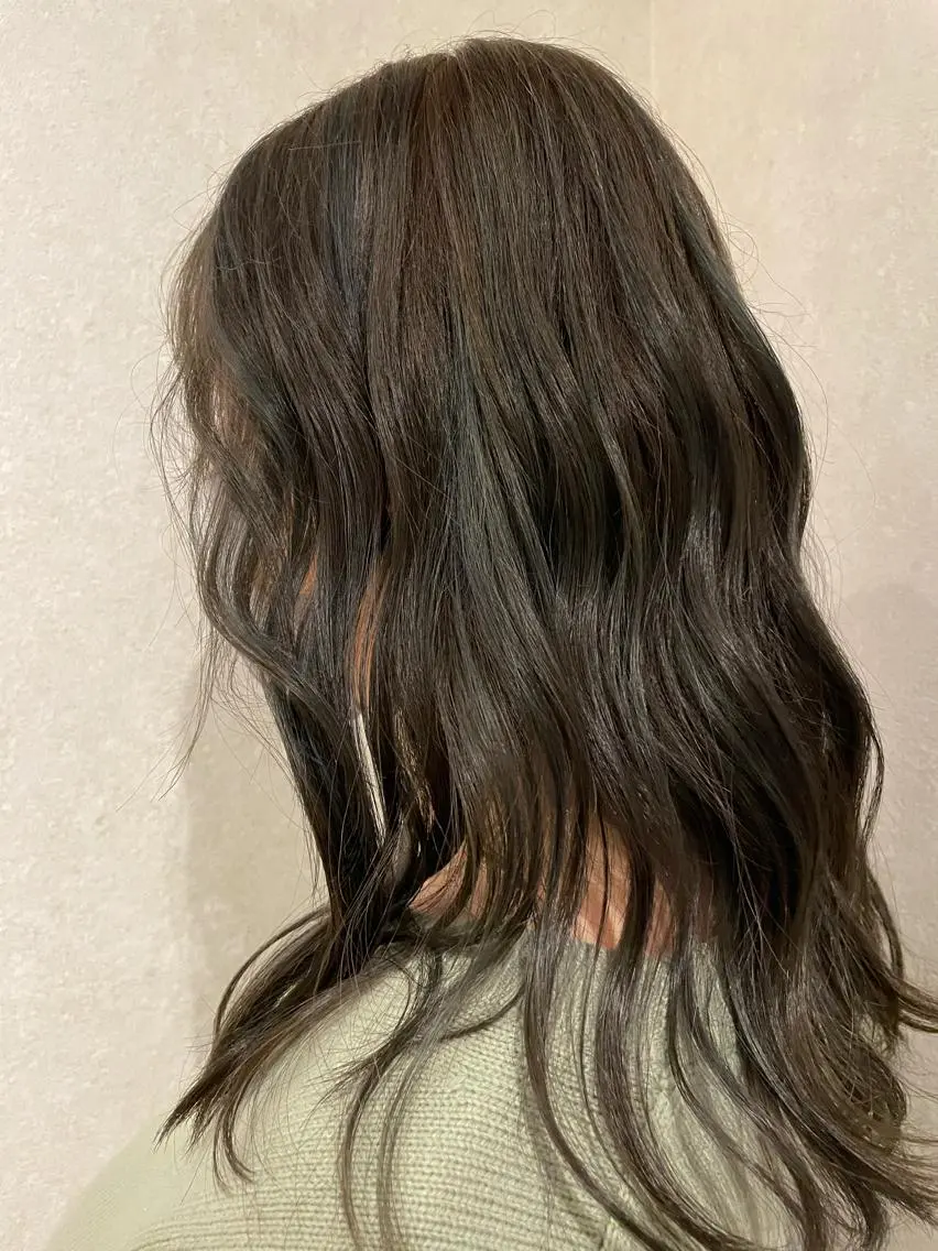 ロング カラー 芥川 未優のヘアスタイル