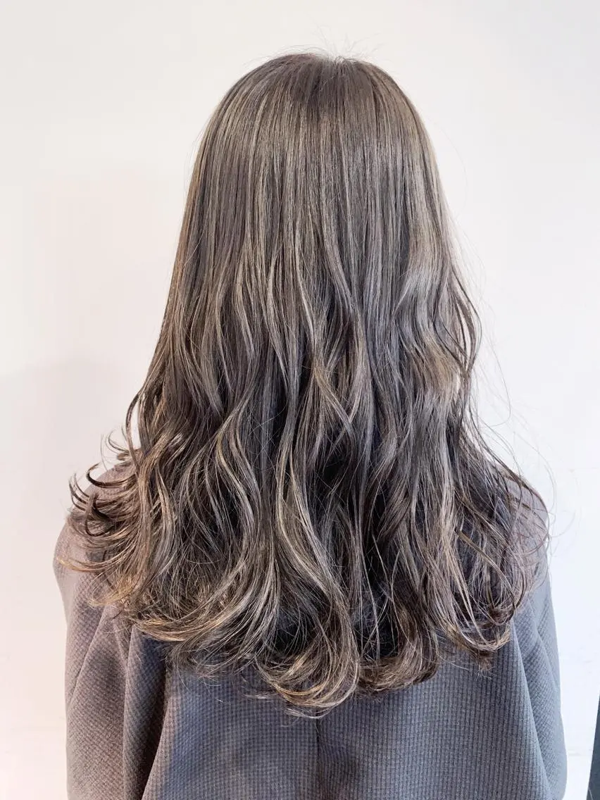 セミロング カラー ヘアアレンジ アッシュ アッシュグレー ハイライトカラー ハイライト 🌿‬ ܸAir 透明感🌱西村知佳のヘアスタイル