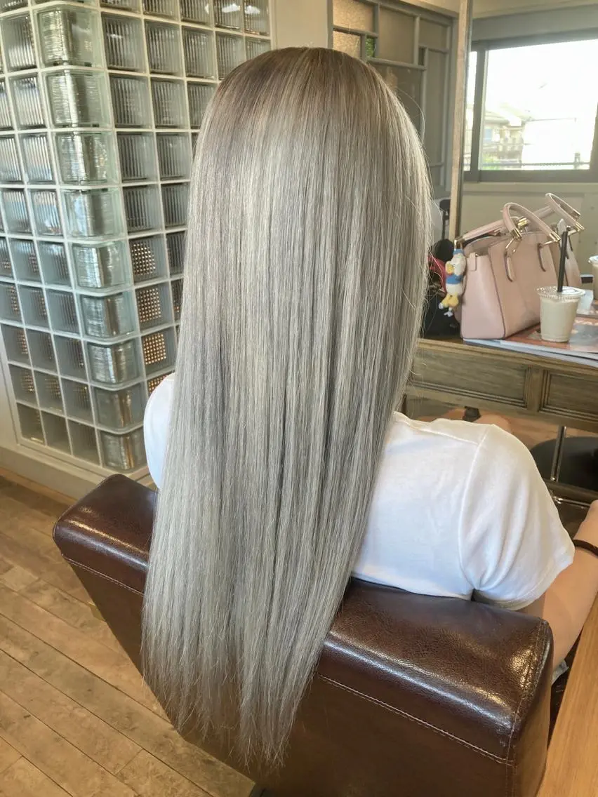 ロング タカツド ユウキのヘアスタイル
