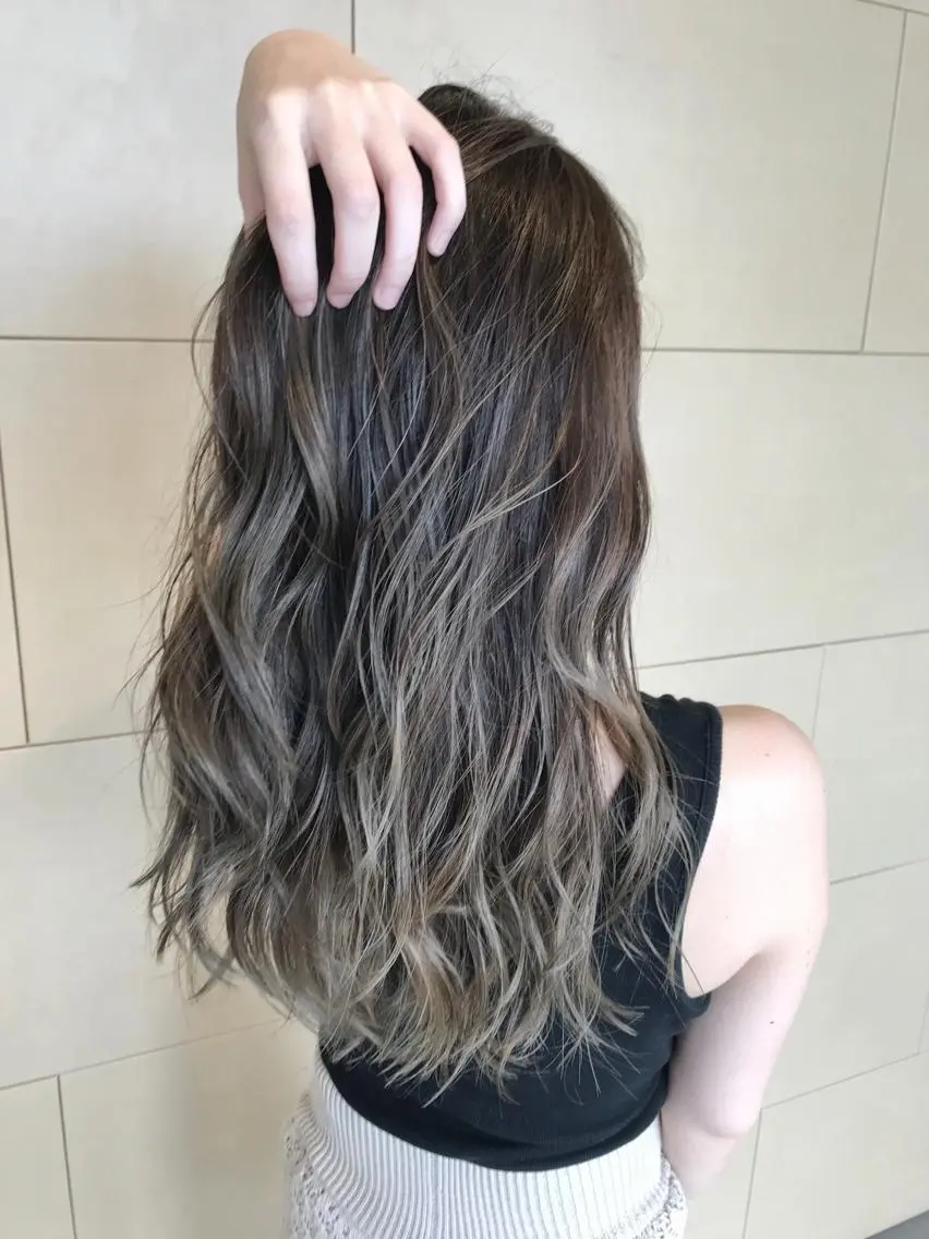 ロング タカツド ユウキのヘアスタイル