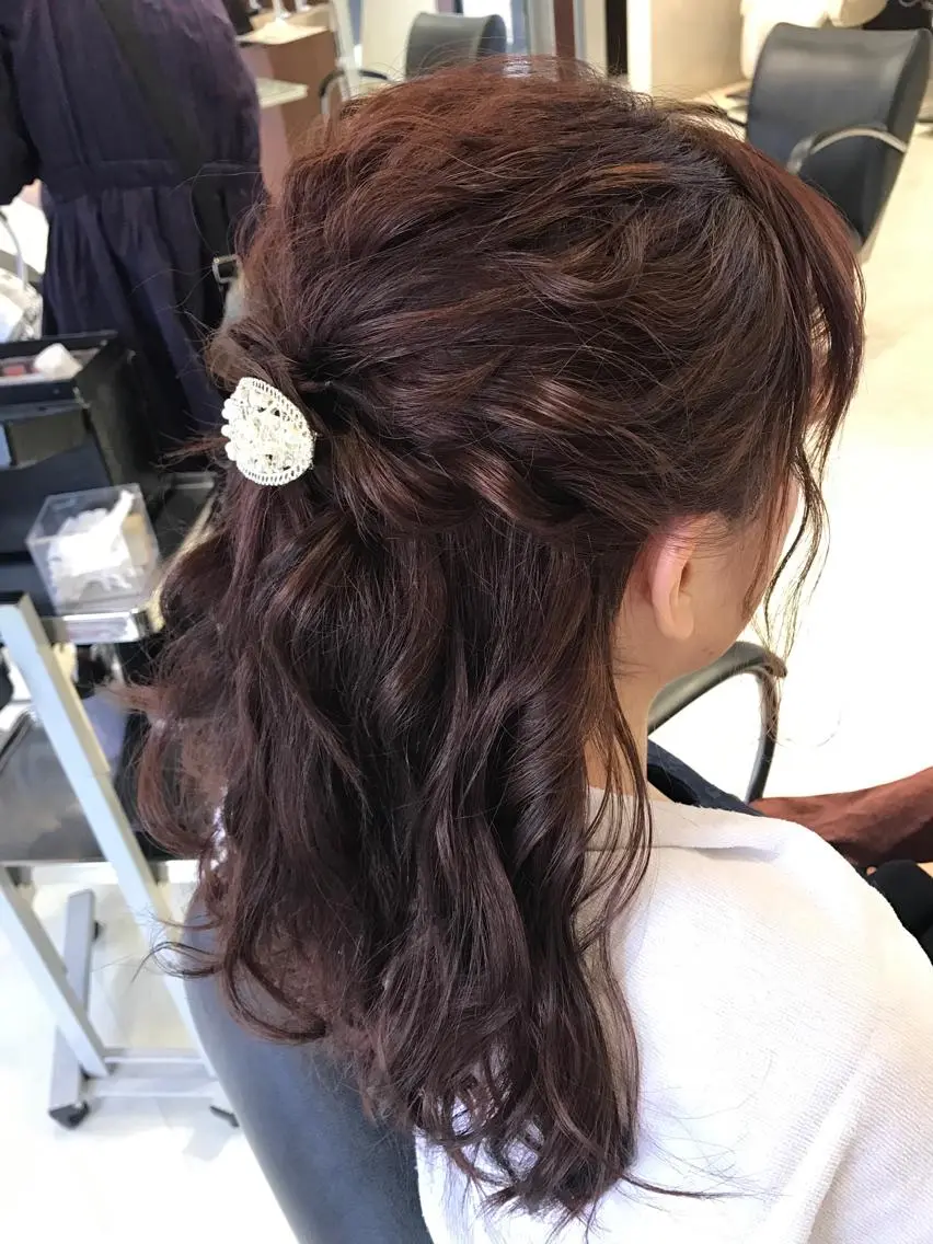 セミロング カラー ヘアアレンジ 結婚式・ブライダル eyelash イシワタリ🦢のマツエク・マツパデザイン