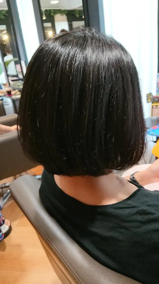 ミディアム 三好 麻美のヘアスタイル