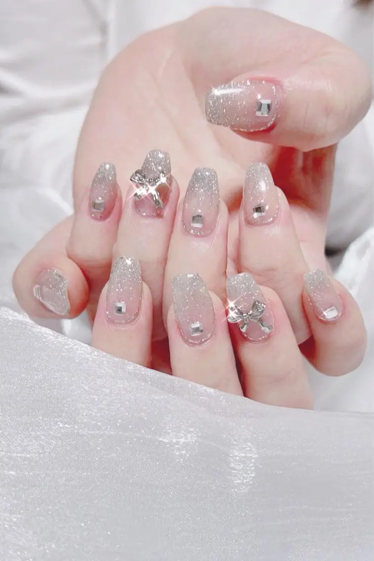 ネイル オーロラネイル フットネイル フレンチネイル ジェルネイル 韓国ネイル 【ENサロン】 Rei🎀Nailのネイルデザイン