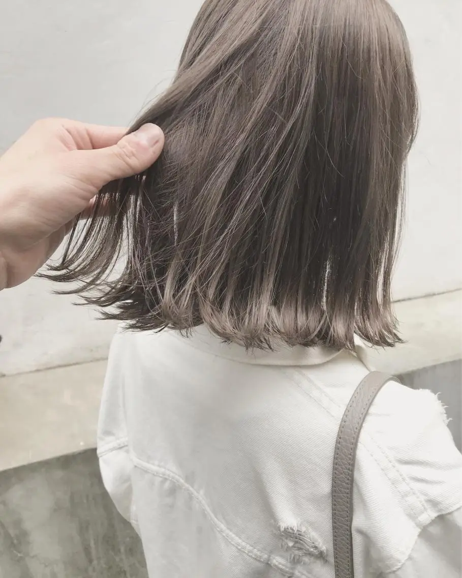 ショート カラー ハイトーンボブ 前田 表参道　グレージュのヘアスタイル