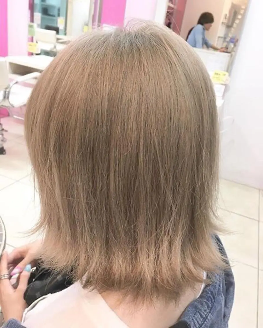 ミディアム カラー ハイトーンカラー カラーサロン ビスカリアのヘアスタイル