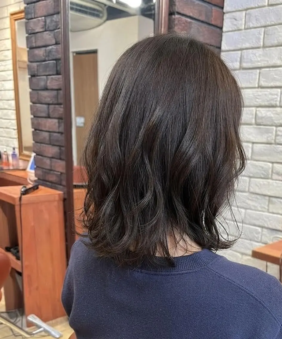 セミロング 外ハネヘア カット パーマ トリートメント ヘッドスパ flencia 丸 和博|カットのヘアスタイル