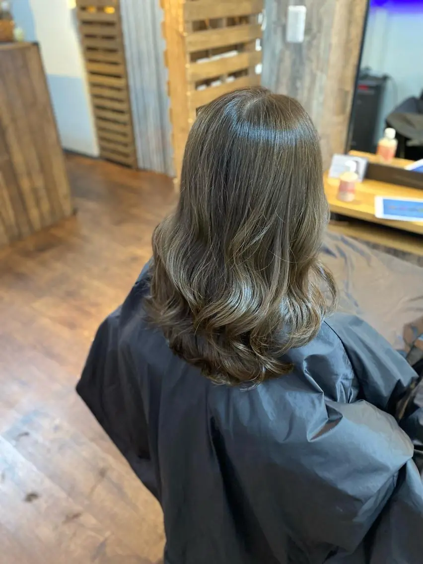 セミロング ヘアアレンジ アッシュ カット ヘアカラー Luzir⭐︎ GEN⭐︎のヘアスタイル