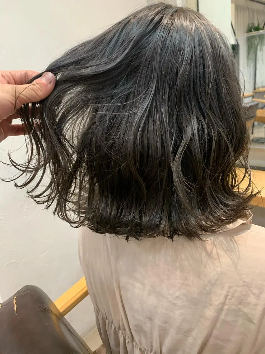 セミロング カラー ハイトーンボブ 前田 表参道　グレージュのヘアスタイル