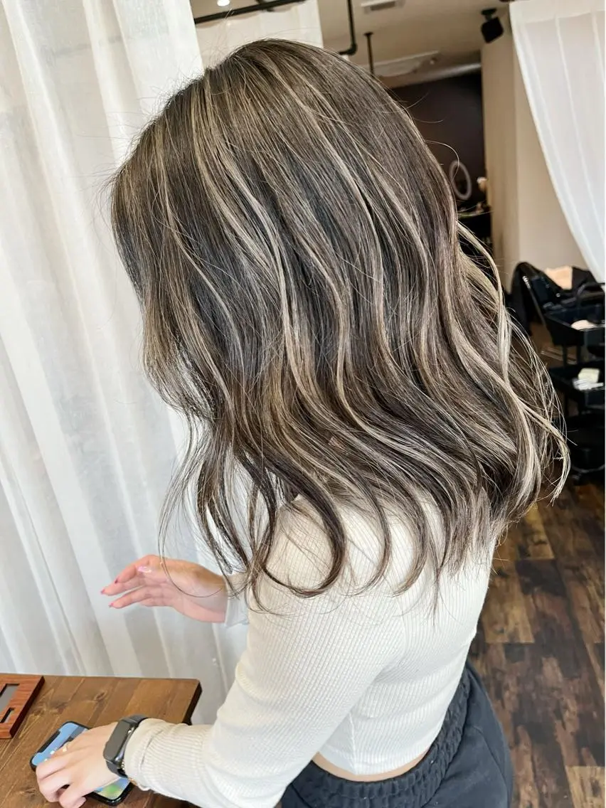 セミロング カラー Tsuyoki .のヘアスタイル