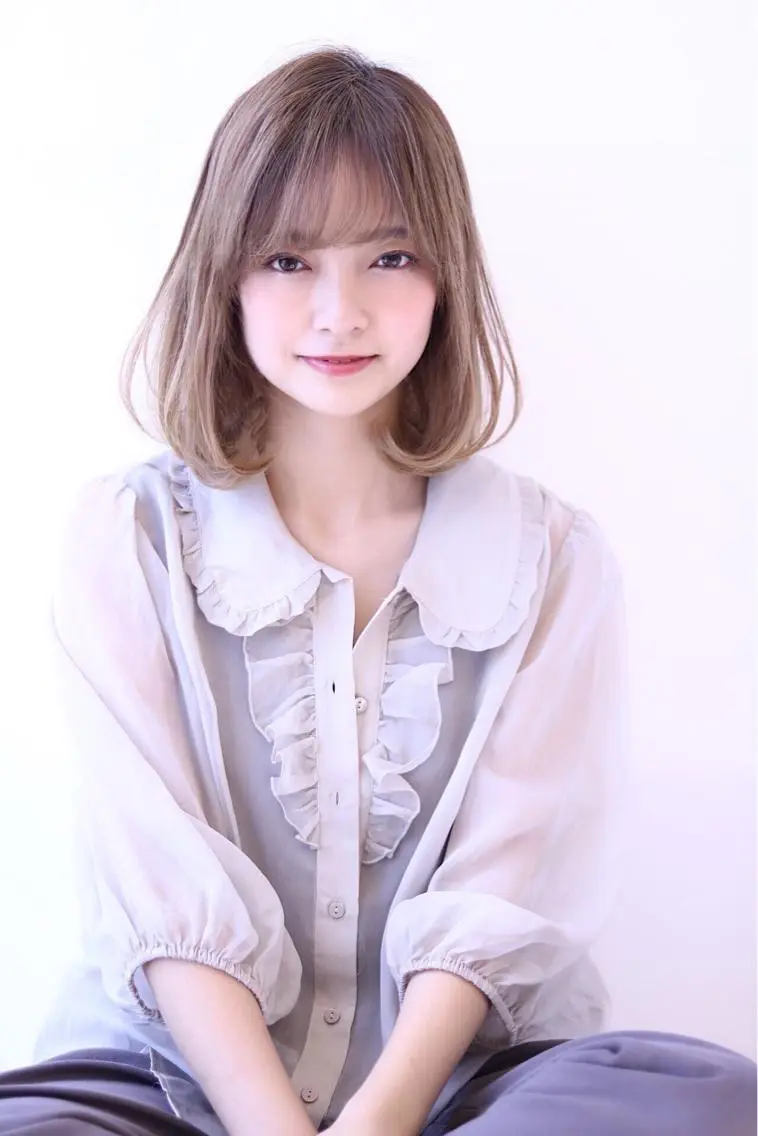 ミディアム 傷ませにくいブリーチ 浦野優希のヘアスタイル