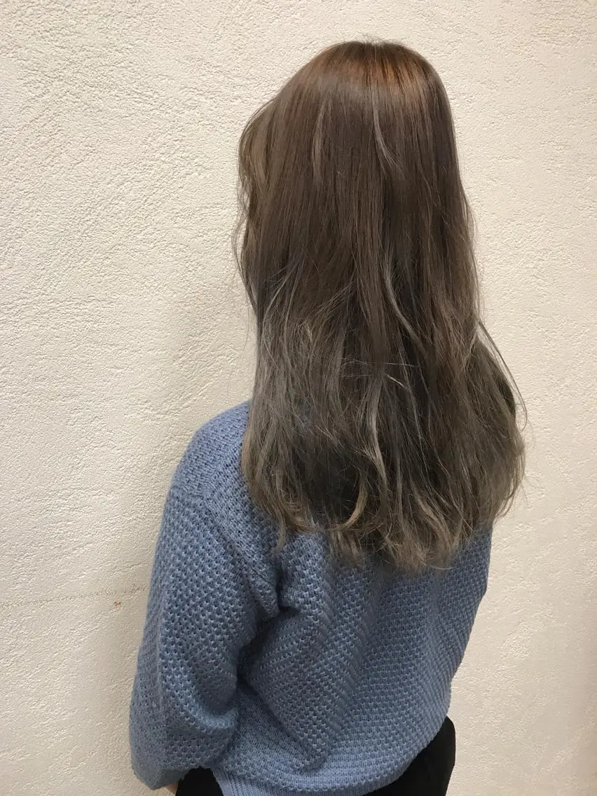 ロング カラー ブリーチ 透明感カラー グラデーションカラー グレージュ ハイライトカラー ヘアカラー トリートメント デザインカラー🌈 高木リョウのヘアスタイル