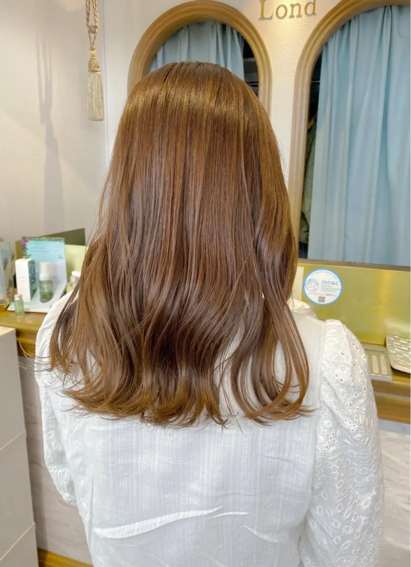 ミディアム カット ヘアカラー トリートメント レイヤーカット /透明感カラー西田のヘアスタイル