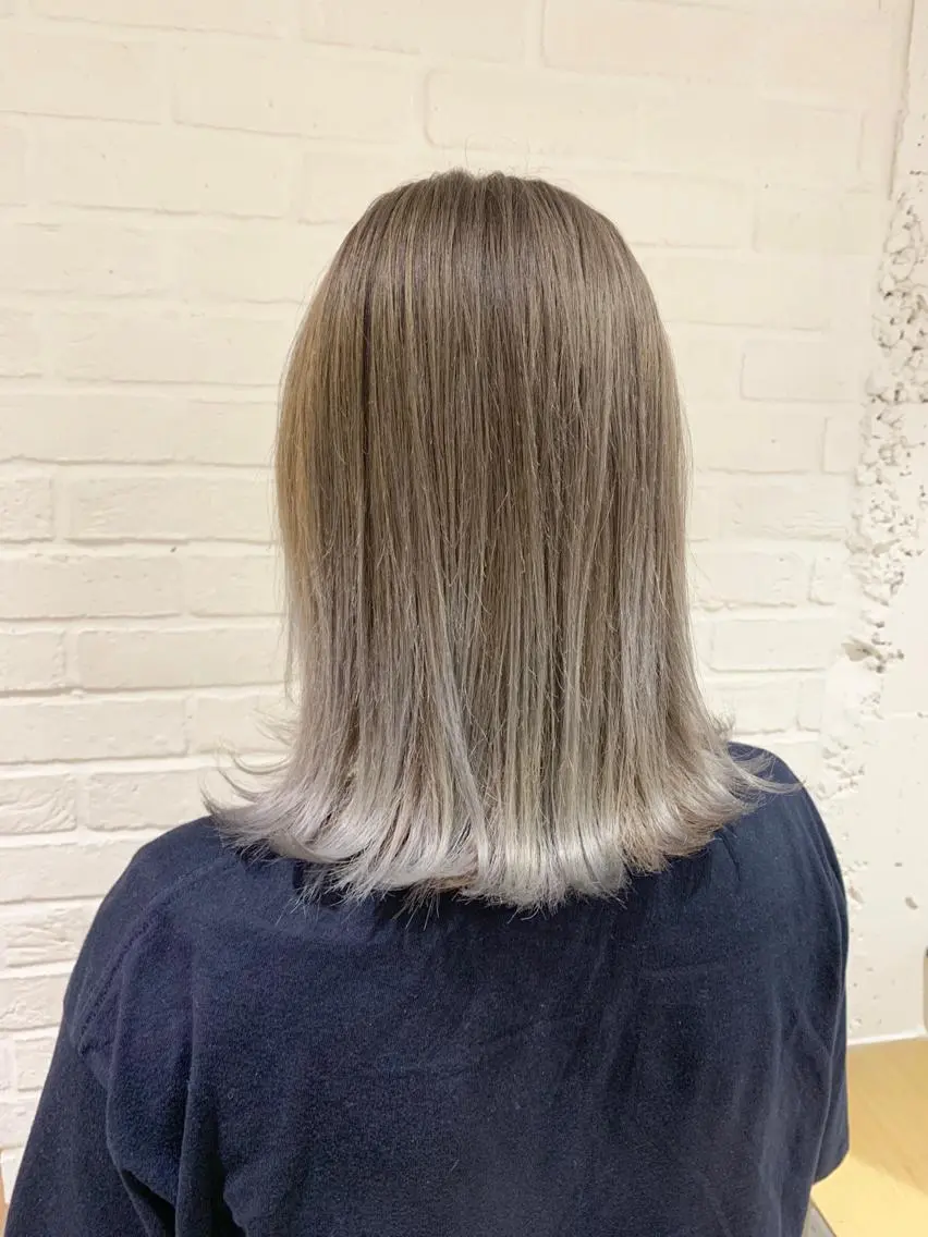 ミディアム カラー ブリーチ グラデーションカラー グレージュ ハイトーンカラー ハイトーングレージュ ヘアカラー レイヤー/大人メンズ パーマ🌀 平島拓也のヘアスタイル