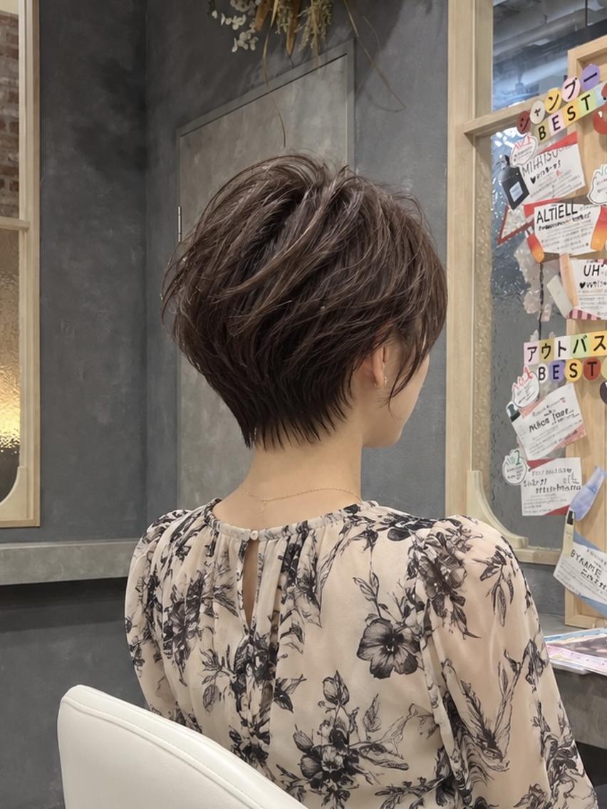 ショート カラー ショートボブ ショートレイヤー ハンサムショート 丸みショート ブラウンカラー 川畑 理花のヘアスタイル
