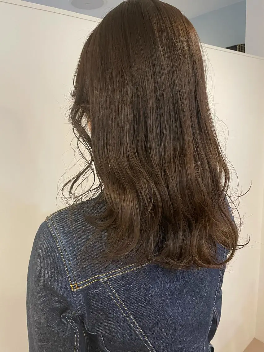 カラー ベージュカラー オリーブベージュ カット ヘアカラー 大迫 江梨のヘアスタイル