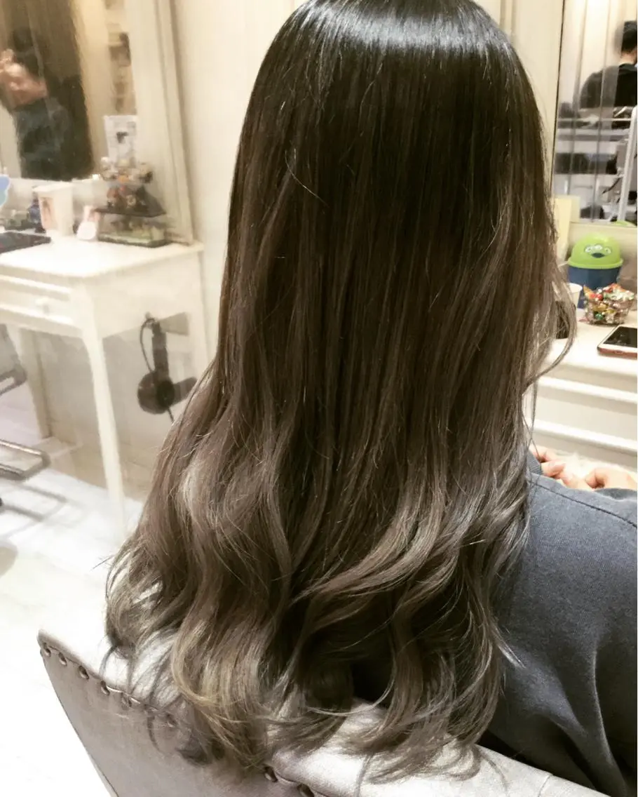 ロング カラー ブリーチ ケアブリーチ デザインカラー ダブルカラー イヤリングカラー 🌈安藤愛/透明感 艶カラー🫧ROWのヘアスタイル
