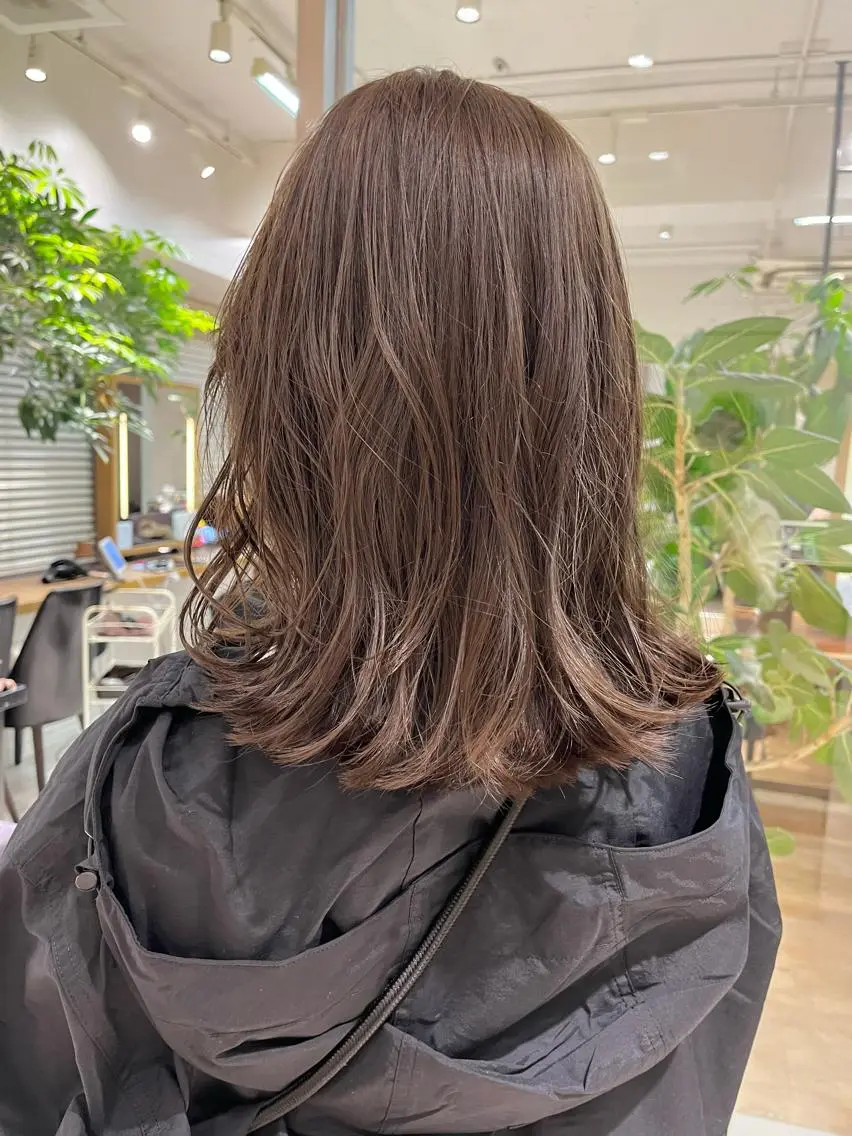 セミロング カラー ヘアアレンジ ベージュカラー オリーブベージュ カット ヘアカラー トリートメント ヘアセット 🌷ボブ/髪質改善 ストレートのヘアスタイル
