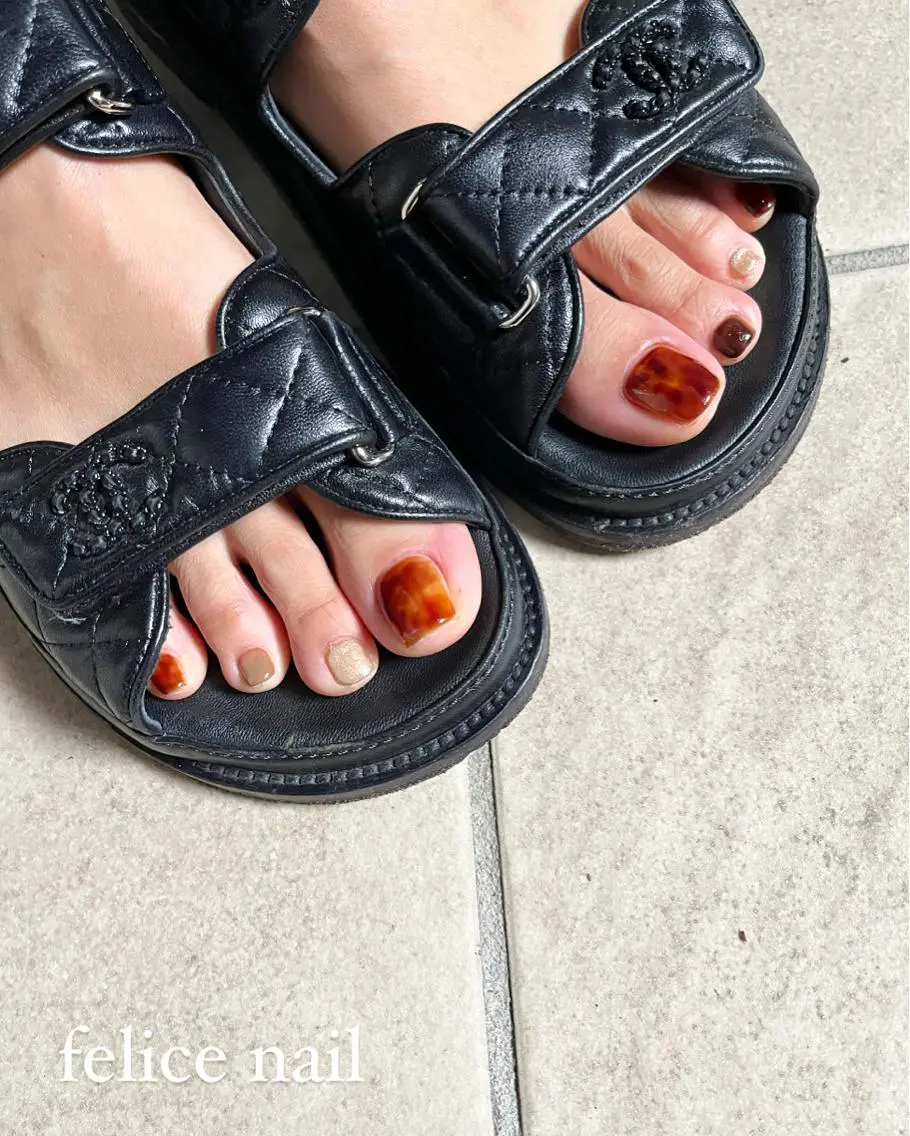 ネイル べっ甲ネイル ブラウン フットネイル felice nailのネイルデザイン