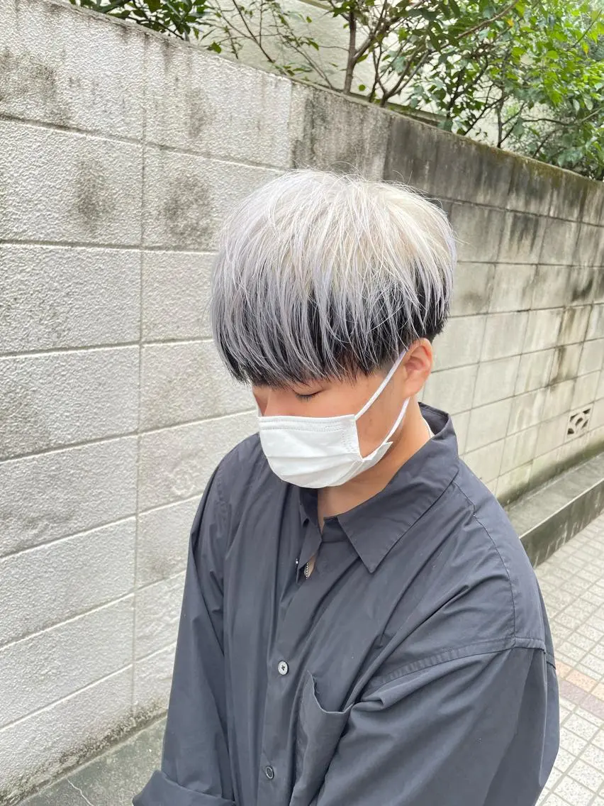 ショート カラー パーマ ヘアアレンジ メンズ アイブロウ センターパート メンズハイライト メンズハイトーン マッシュウルフ マッシュ カット ヘアカラー トリートメント ヘッドスパ ヘアセット スパイキー/フェザー /波巻き/かいとのヘアスタイル