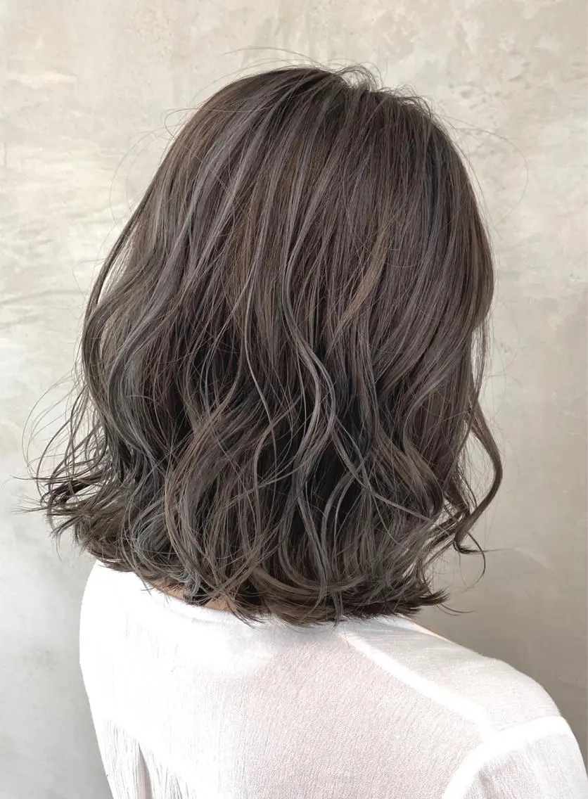 セミロング カラー グレージュ ハイライトカラー ハイライト ヘアカラー トリートメント 🫧透明感カラー🫧 OIKAWAのヘアスタイル