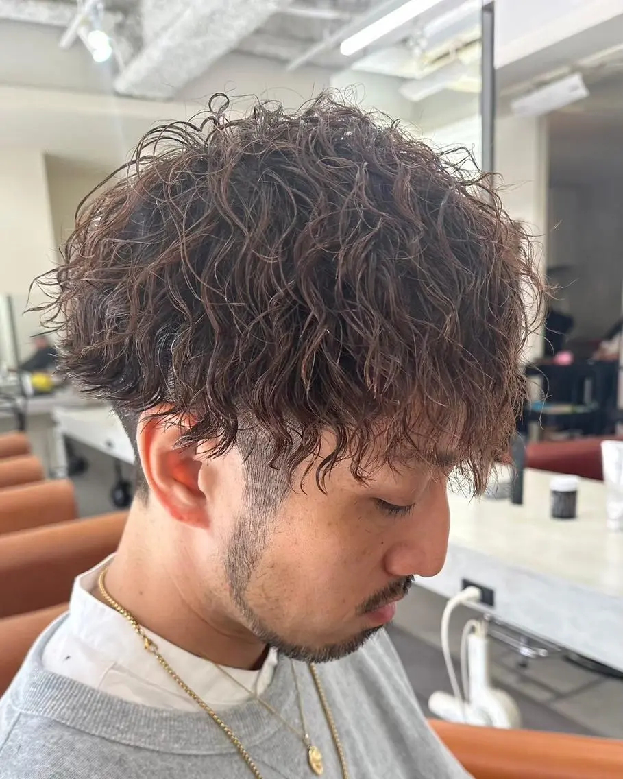 メンズ フェザーパーマ メンズ韓国風 メンズパーマ FOCUSJAPAN MENS SALONのヘアスタイル