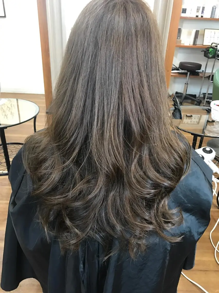 ロング カラー ベージュカラー ブリーチ イルミナカラー トリートメント 吉森 満俊のヘアスタイル