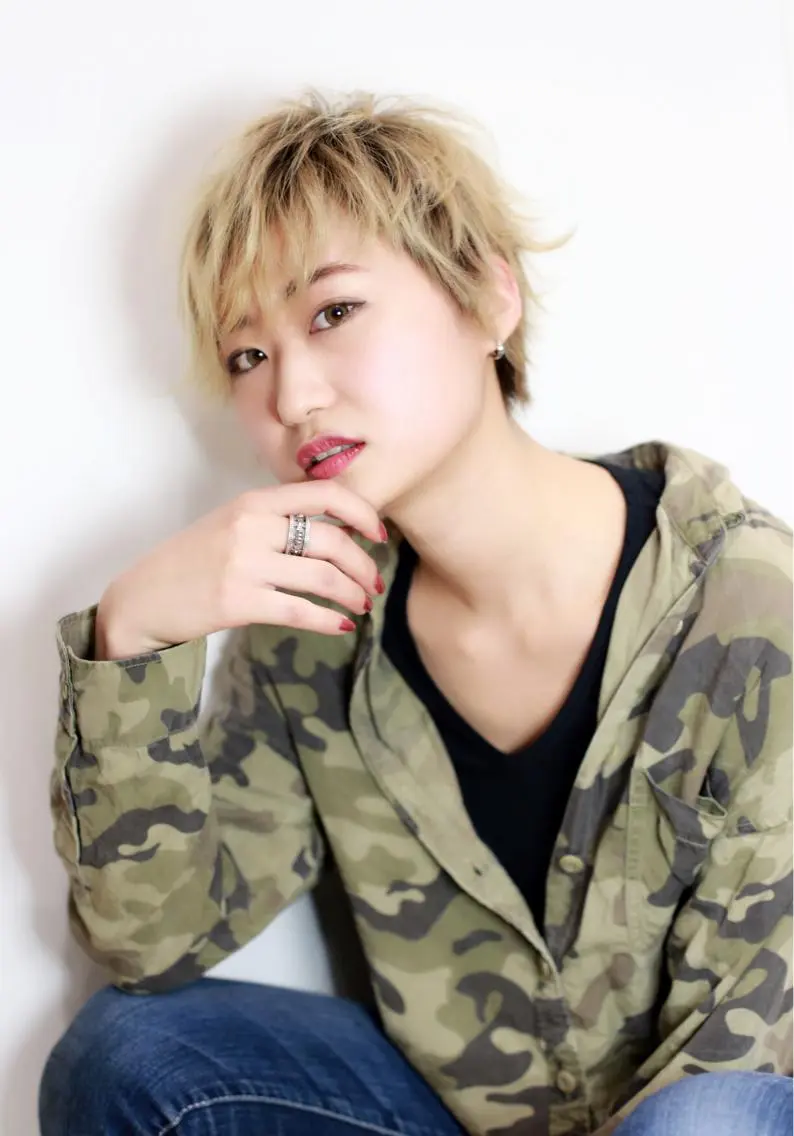 ショート カラー ヘアアレンジ メンズ ショートヘア ミドウチ アヤカのヘアスタイル