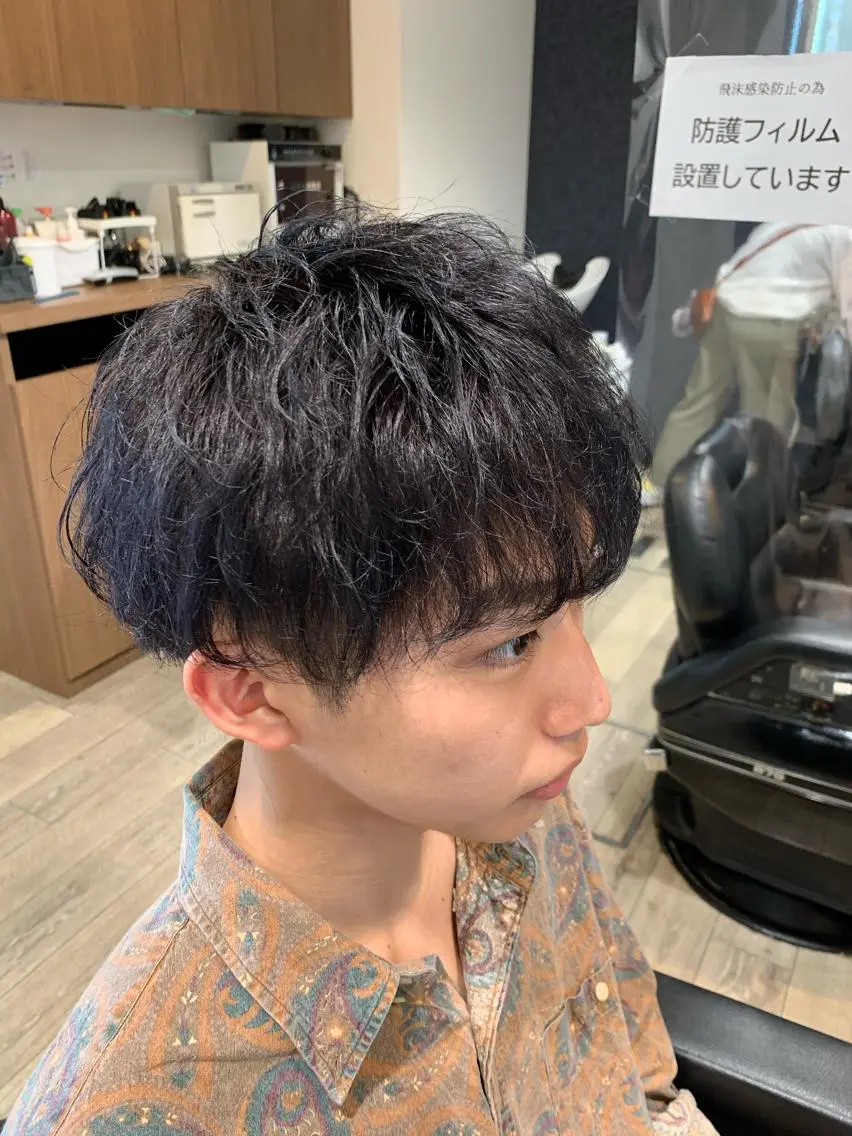 カラー メンズ メンズブリーチ ブリーチ グレージュ カット パーマ 鵜飼 真伍のヘアスタイル