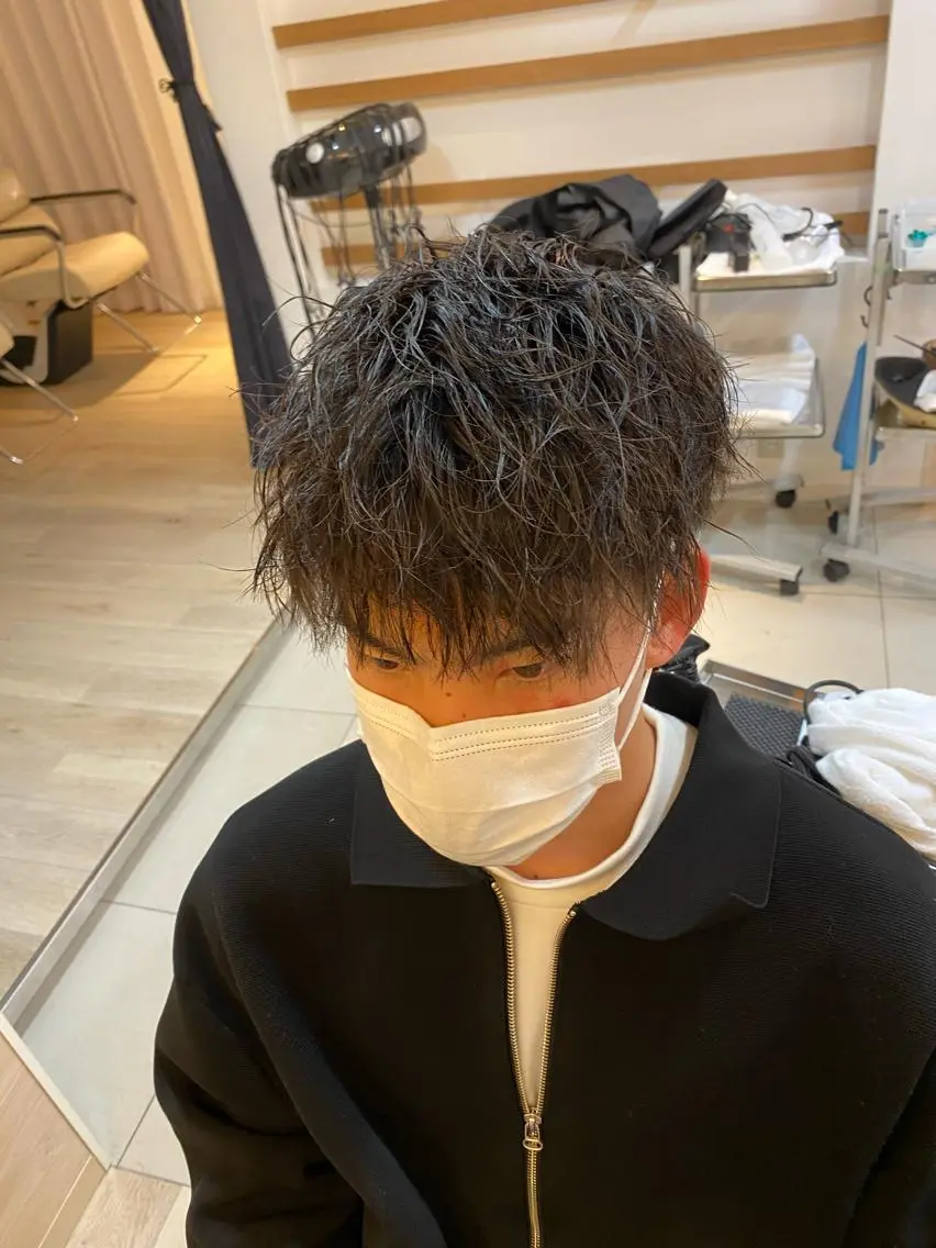 ショート パーマ メンズ メンズパーマ メンズツイストパーマ ツイストパーマ 塩谷黎✨イルミナ カラーメンズパーマ✨のヘアスタイル