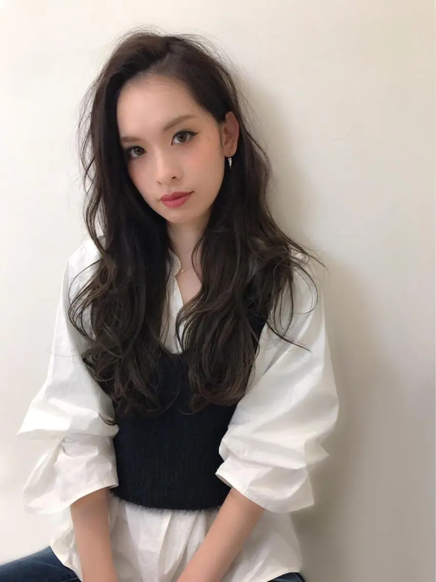 ロング カット ヘアカラー 柔らかな縮毛矯正 透明感カラー💫のヘアスタイル