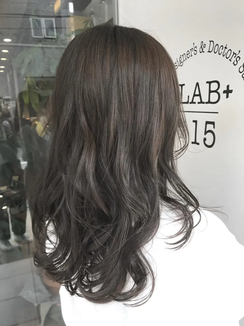 セミロング カラー アッシュ アッシュグレー アッシュグレージュ グレージュ トリートメント ひろせ かなのヘアスタイル