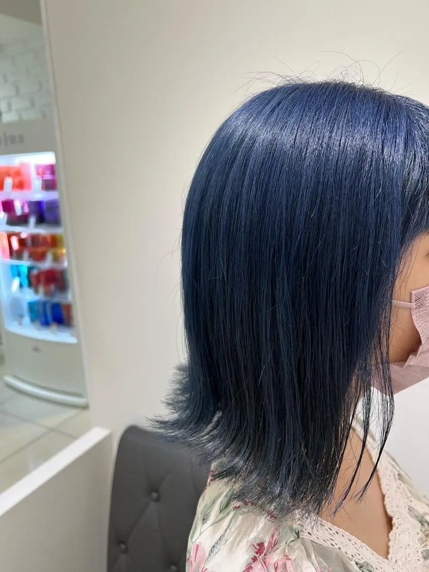 ミディアム カラー ブリーチ ブルーカラー ネイビーカラー 【暖色カラー特化】 中山由梨のヘアスタイル