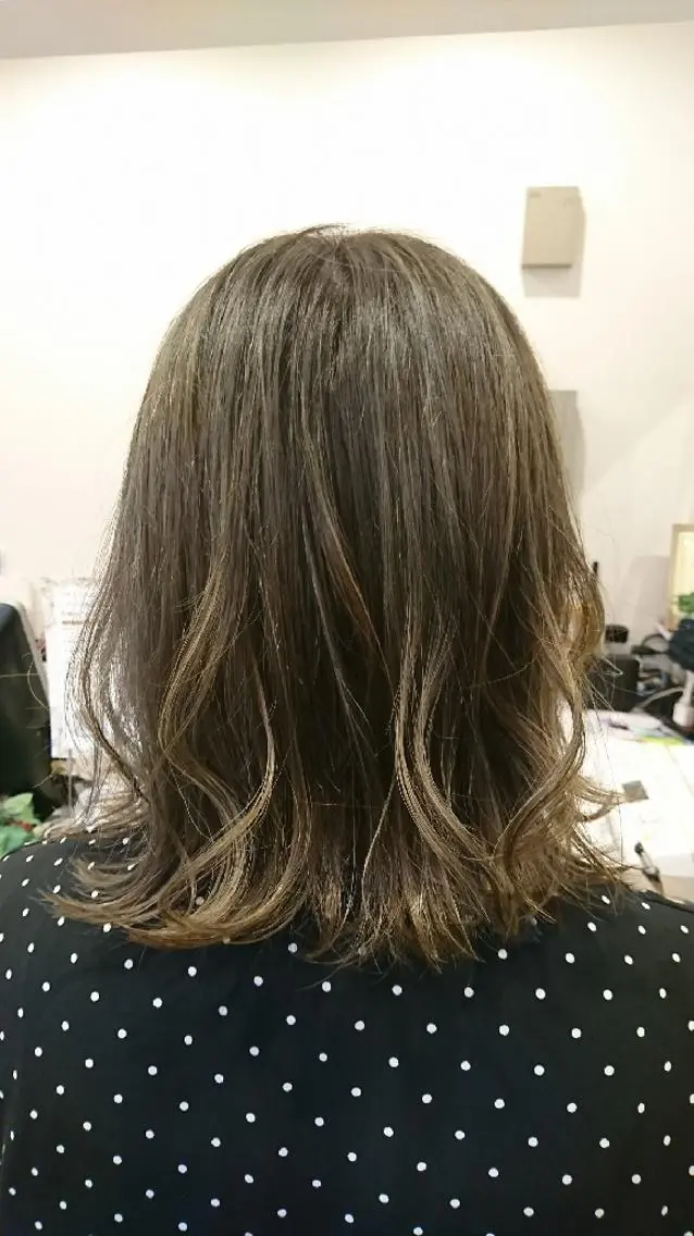ミディアム カラー ベージュカラー 池田 恵久美のヘアスタイル