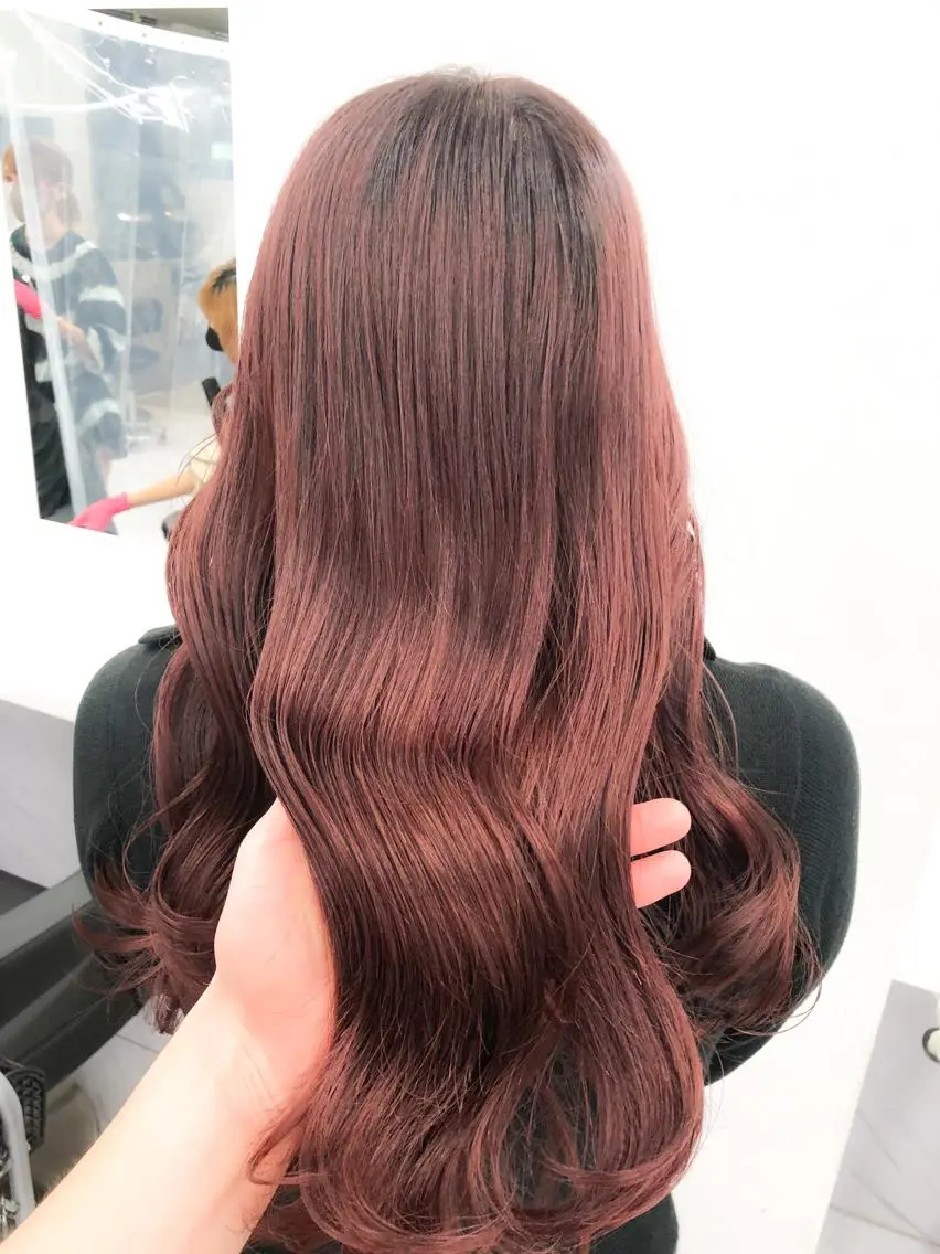セミロング カラー ハイトーン×レイヤー カットTAKUMIのヘアスタイル