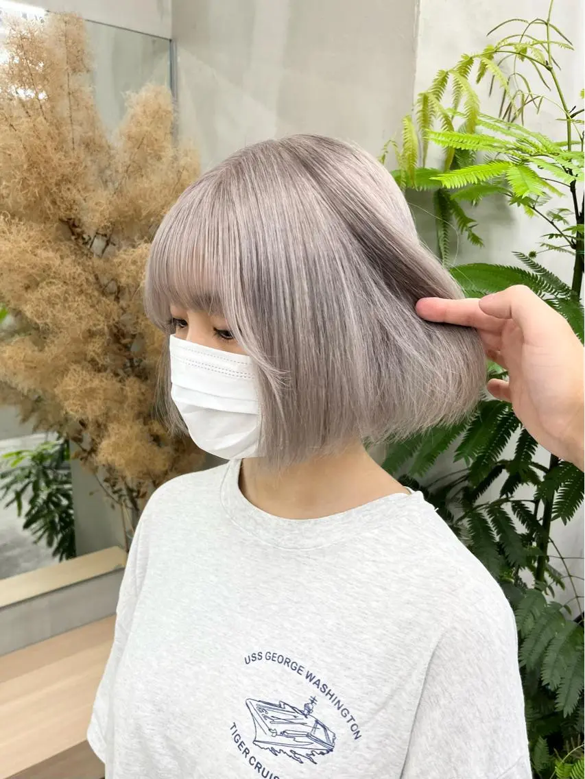 ミディアム カラー イツク ⚡️ ルーツ/ハイトーンのヘアスタイル