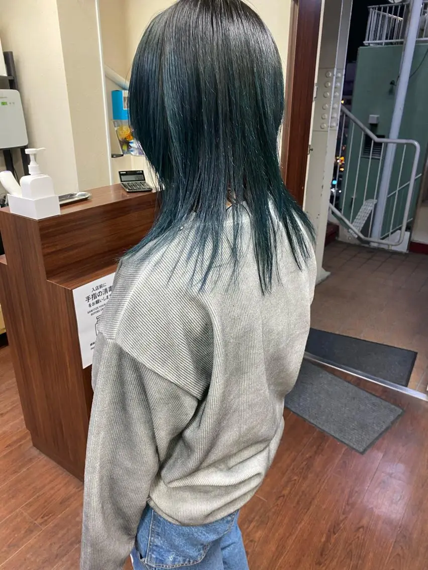 セミロング カラー ブリーチ ネイビーカラー ヘアカラー トリートメント せこぐち まいのヘアスタイル