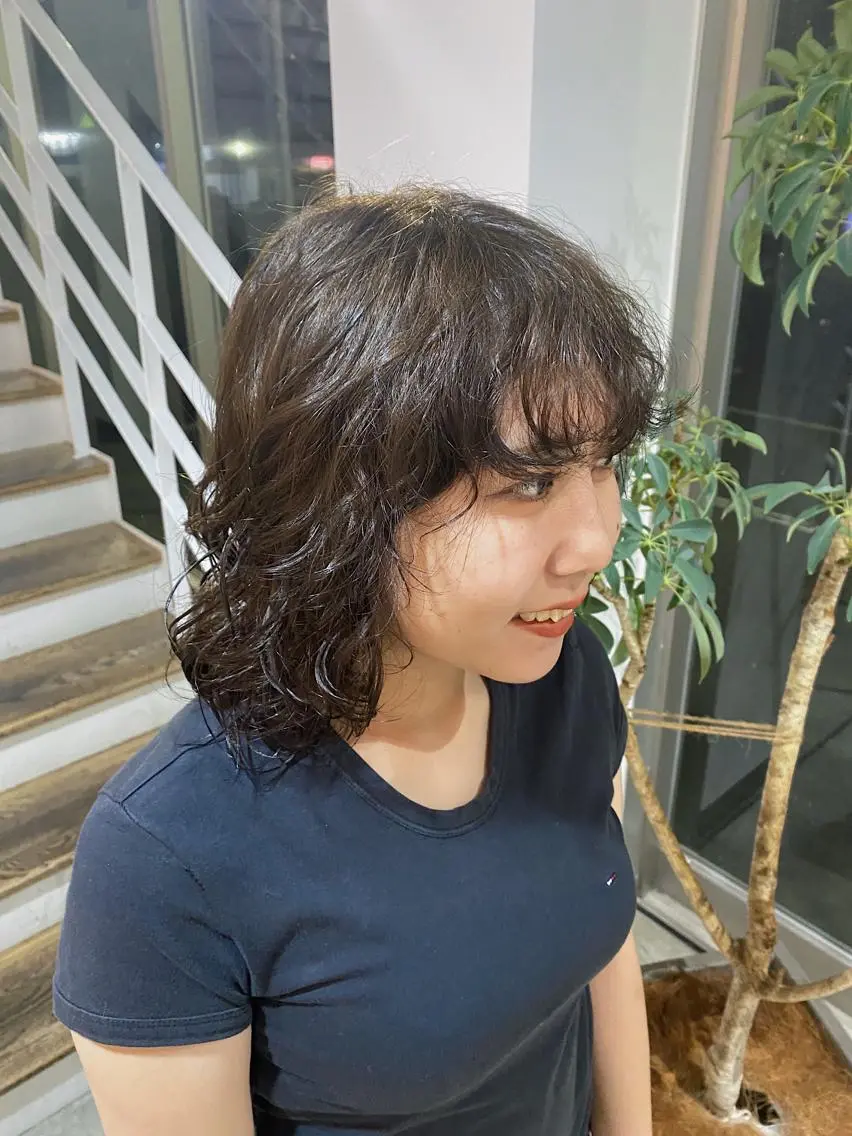 ミディアム カラー パーマ 野林 夏帆のヘアスタイル