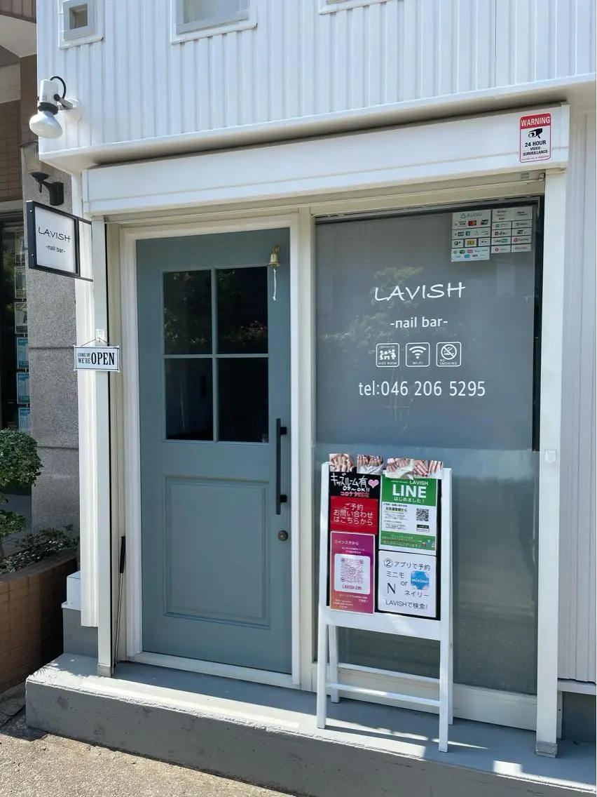 LAVISH 大和店 emi・:*+のネイルデザイン