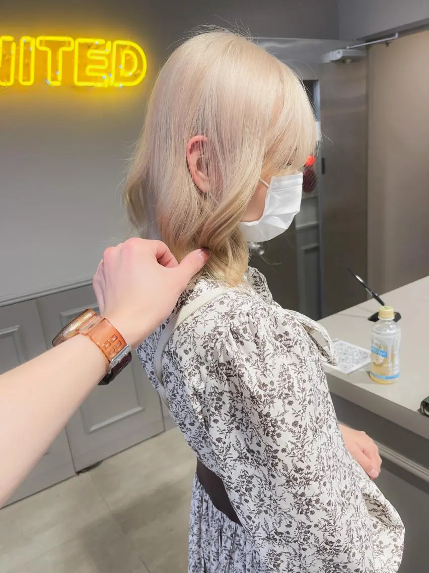 ミディアム カラー カット ヘアカラー トリートメント ハイトーン×レイヤー カットTAKUMIのヘアスタイル