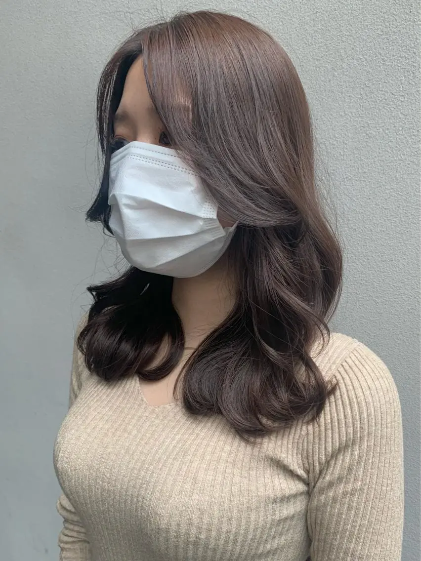 セミロング カラー 顔周りカット ムルギョル巻き 矢野 晃平のヘアスタイル